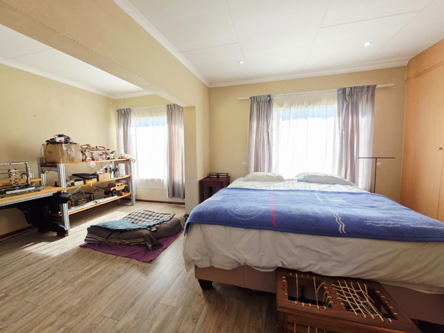 3 Bedroom Property for Sale in La Montagne Gauteng