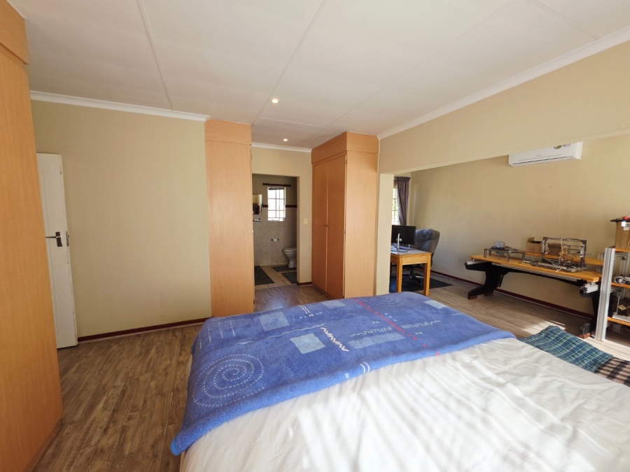 3 Bedroom Property for Sale in La Montagne Gauteng