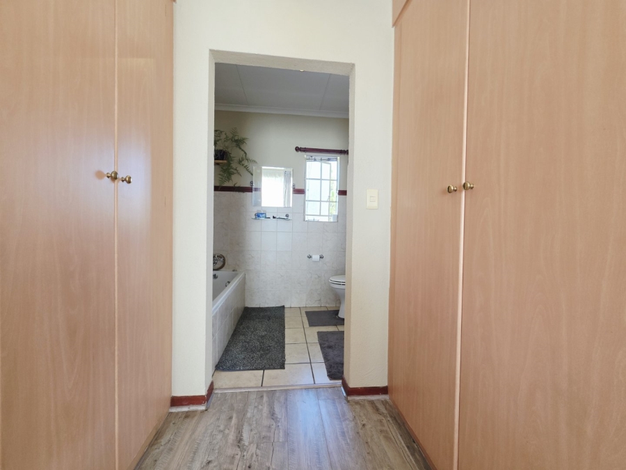3 Bedroom Property for Sale in La Montagne Gauteng