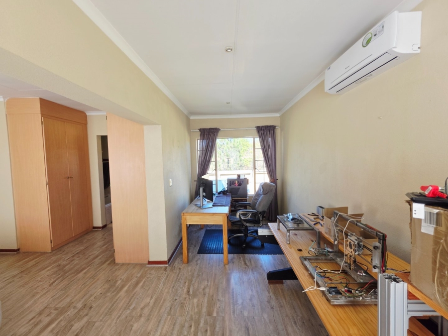 3 Bedroom Property for Sale in La Montagne Gauteng