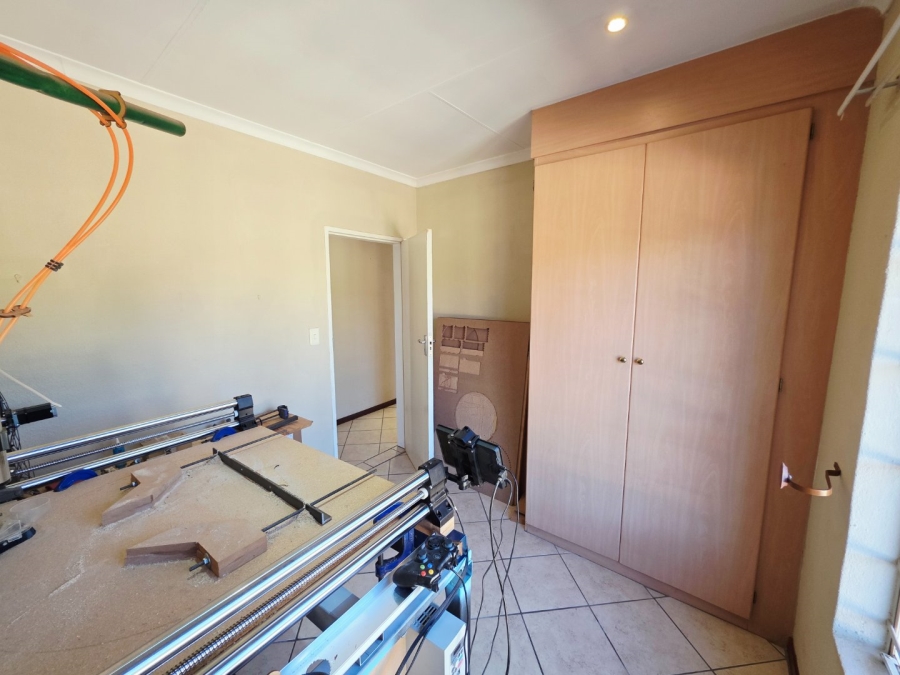 3 Bedroom Property for Sale in La Montagne Gauteng