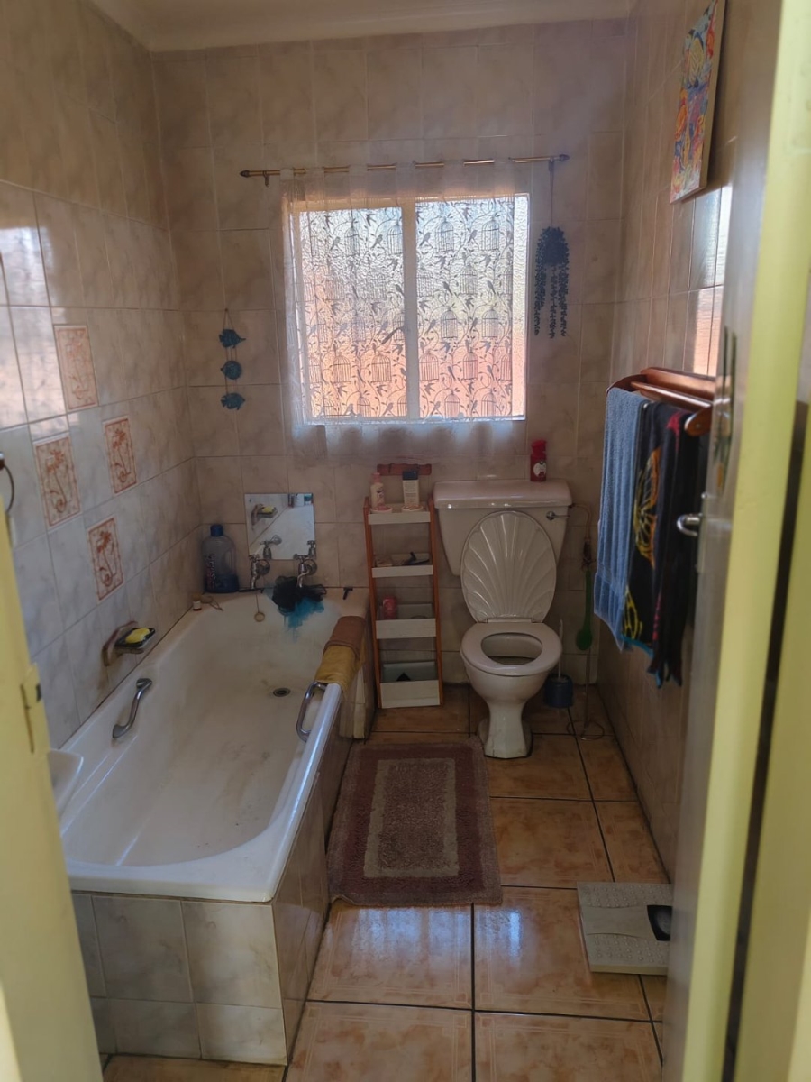 3 Bedroom Property for Sale in Barvallen Gauteng