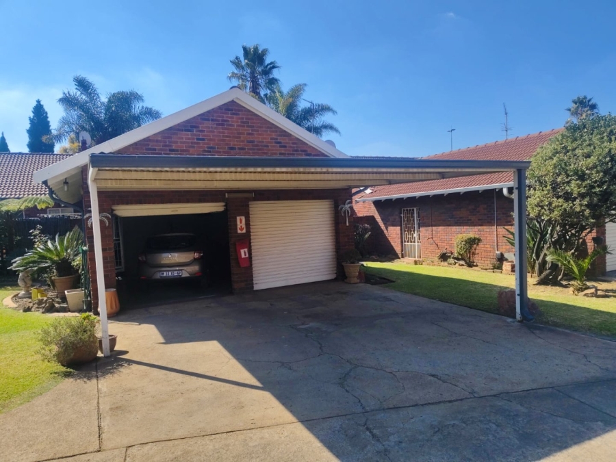 3 Bedroom Property for Sale in Barvallen Gauteng
