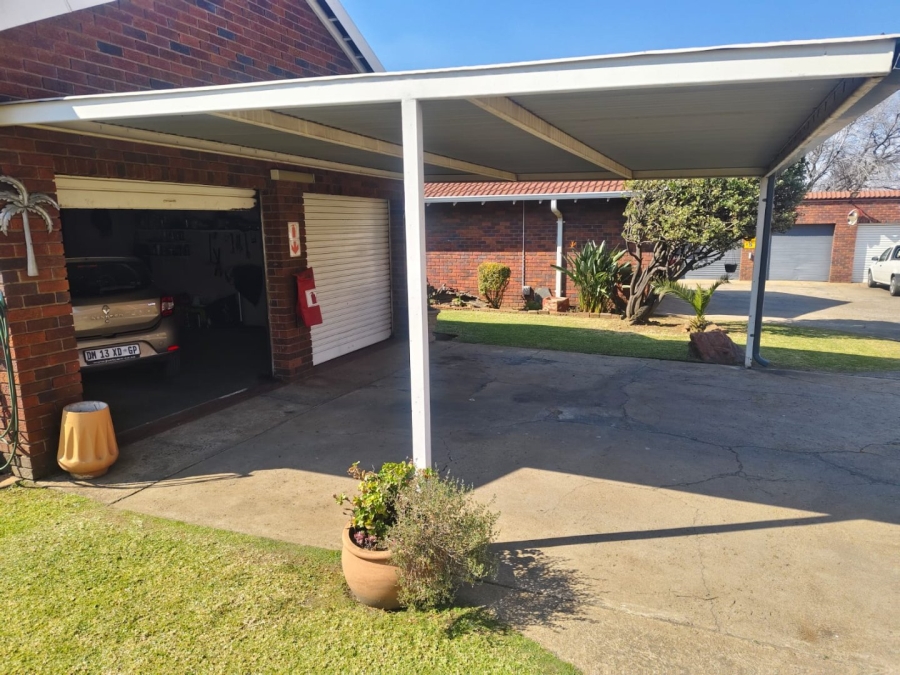 3 Bedroom Property for Sale in Barvallen Gauteng