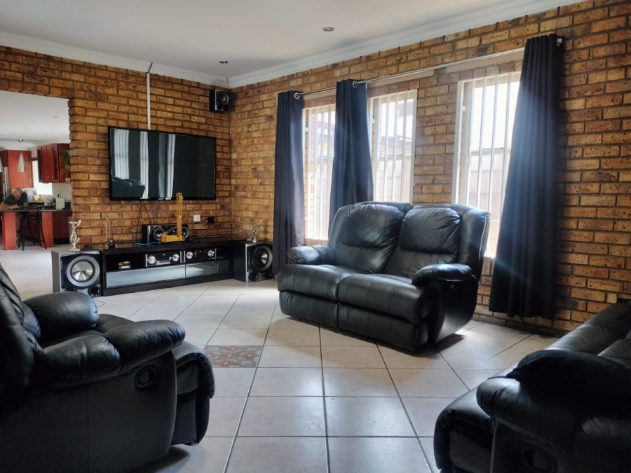 4 Bedroom Property for Sale in Beyers Park Gauteng