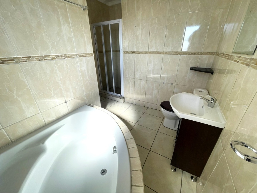 To Let 3 Bedroom Property for Rent in Thatchfield Close Gauteng