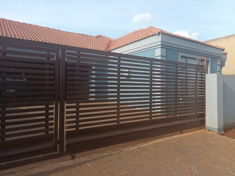4 Bedroom Property for Sale in Vosloorus Gauteng