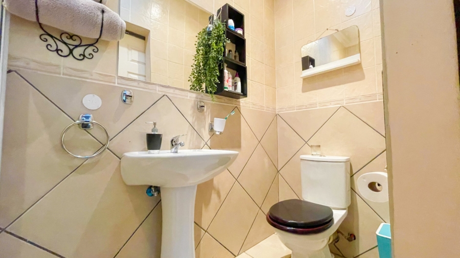 5 Bedroom Property for Sale in Midstream Estate Gauteng