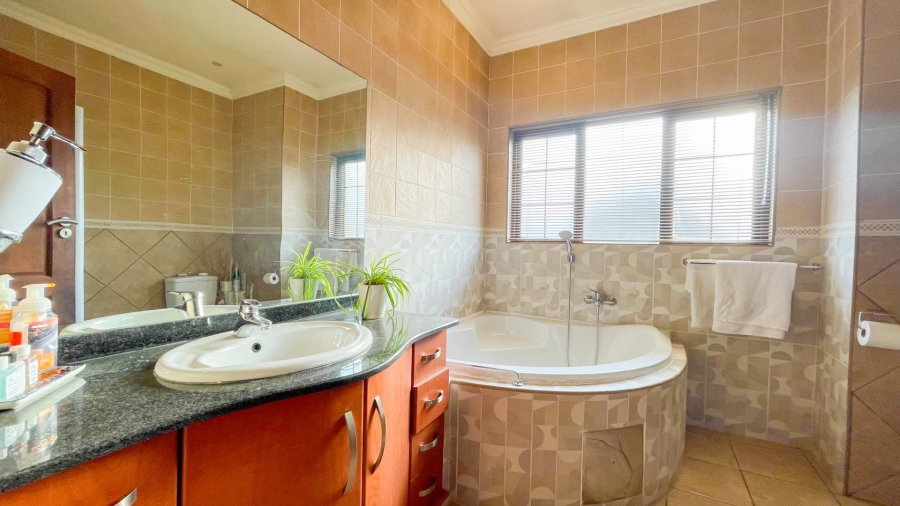5 Bedroom Property for Sale in Midstream Estate Gauteng