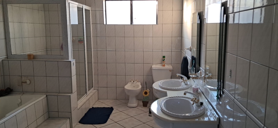 4 Bedroom Property for Sale in Primrose East Gauteng