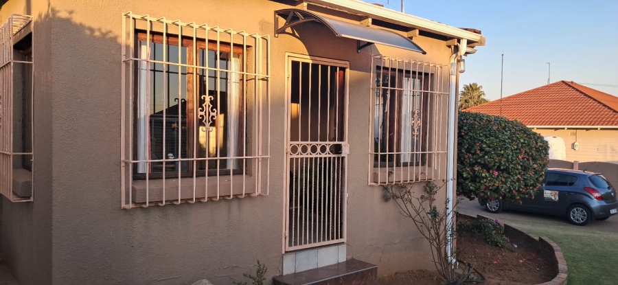 4 Bedroom Property for Sale in Primrose East Gauteng