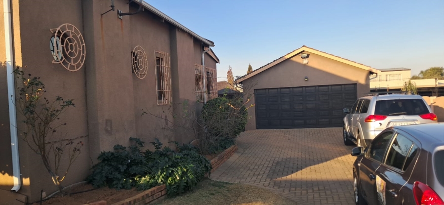 4 Bedroom Property for Sale in Primrose East Gauteng