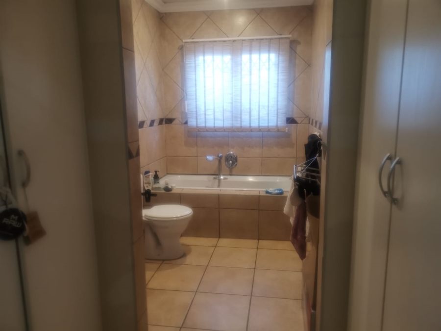 3 Bedroom Property for Sale in Hughes Gauteng