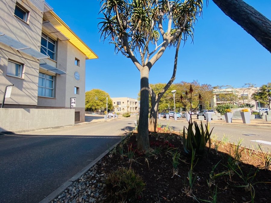 To Let commercial Property for Rent in Die Hoewes Gauteng