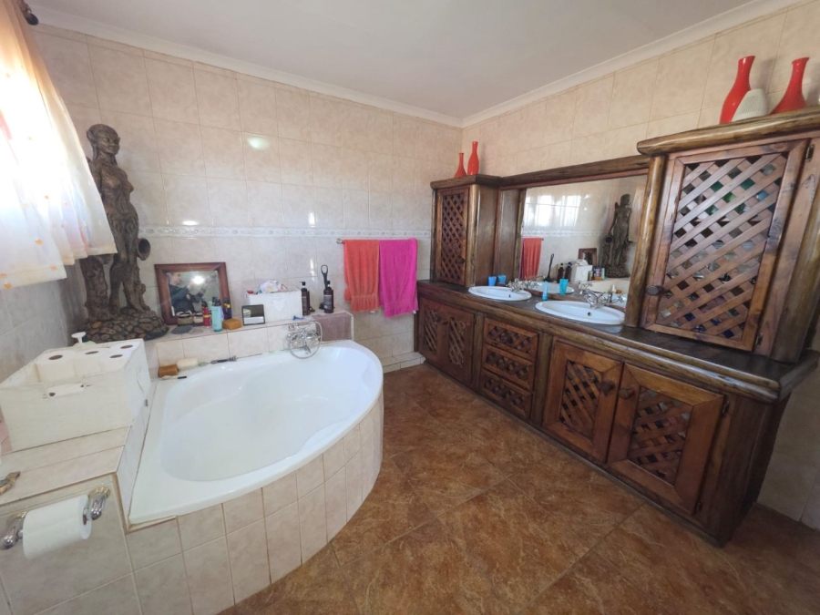 4 Bedroom Property for Sale in Bredell Gauteng