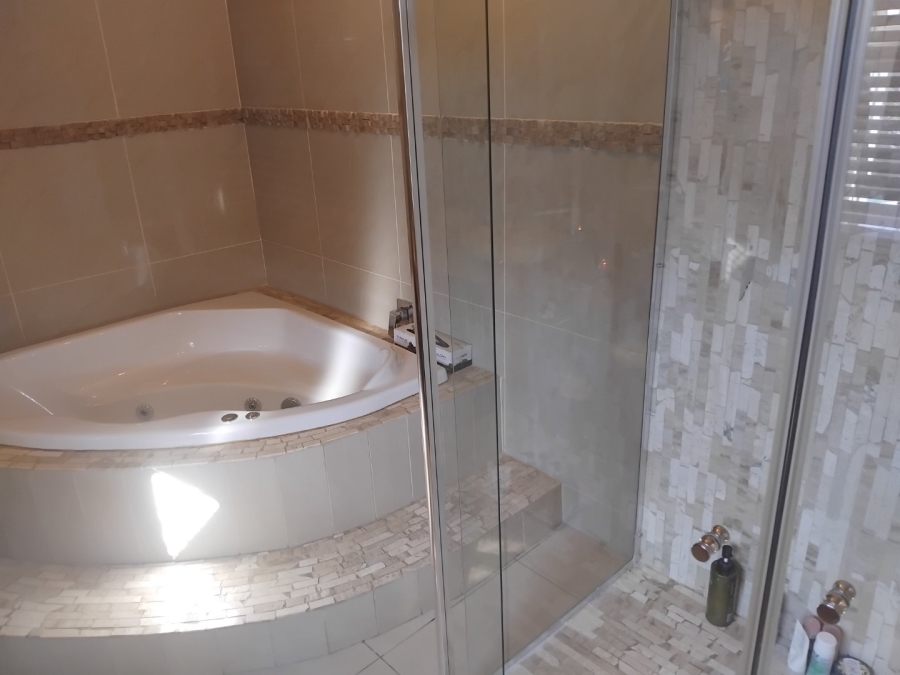 3 Bedroom Property for Sale in Edenvale Central Gauteng