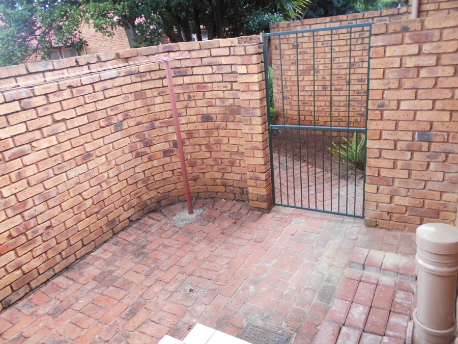 To Let 2 Bedroom Property for Rent in Valhalla Gauteng