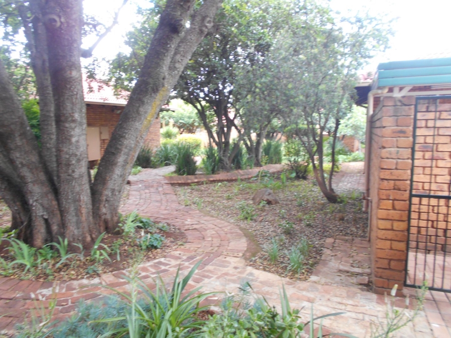 To Let 2 Bedroom Property for Rent in Valhalla Gauteng