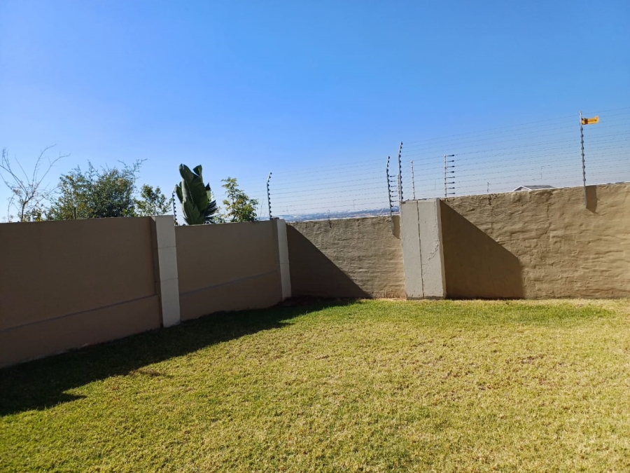 To Let 1 Bedroom Property for Rent in Blue Hills AH Gauteng