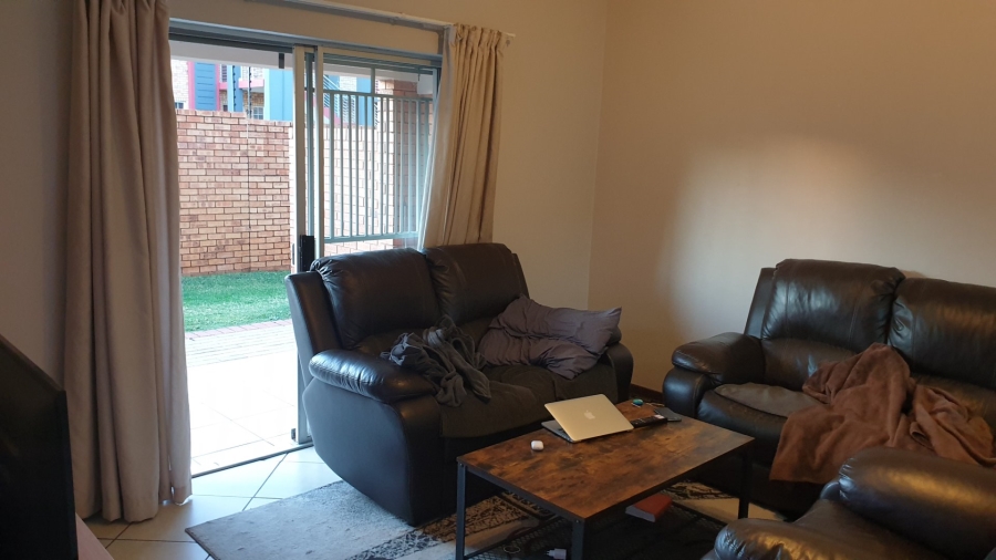 2 Bedroom Property for Sale in Monavoni Gauteng