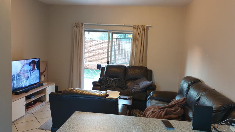 2 Bedroom Property for Sale in Monavoni Gauteng