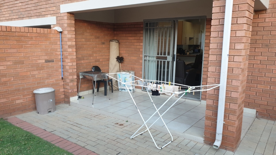 2 Bedroom Property for Sale in Monavoni Gauteng