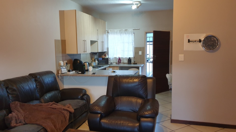 2 Bedroom Property for Sale in Monavoni Gauteng