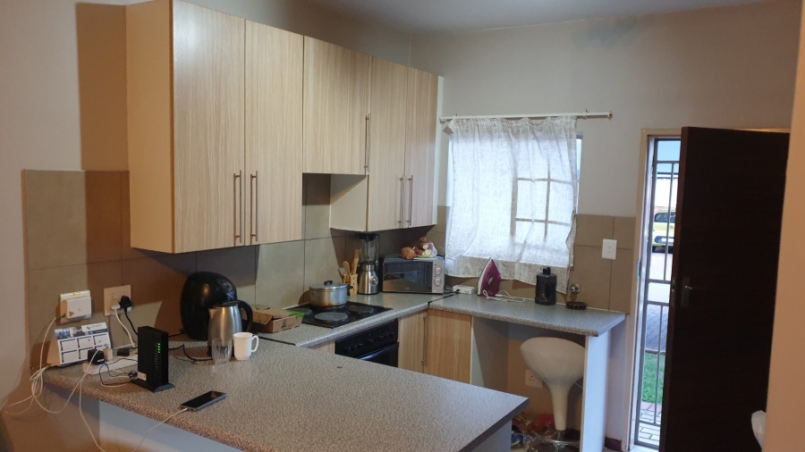 2 Bedroom Property for Sale in Monavoni Gauteng