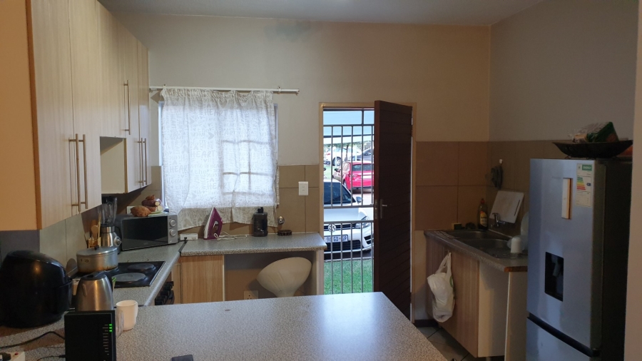 2 Bedroom Property for Sale in Monavoni Gauteng
