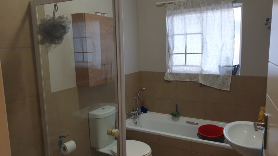 2 Bedroom Property for Sale in Monavoni Gauteng
