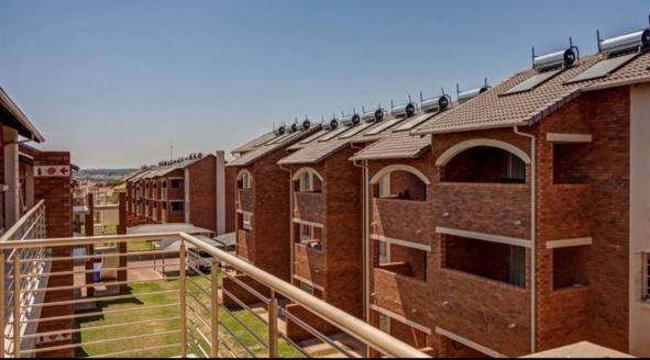 2 Bedroom Property for Sale in Monavoni Gauteng