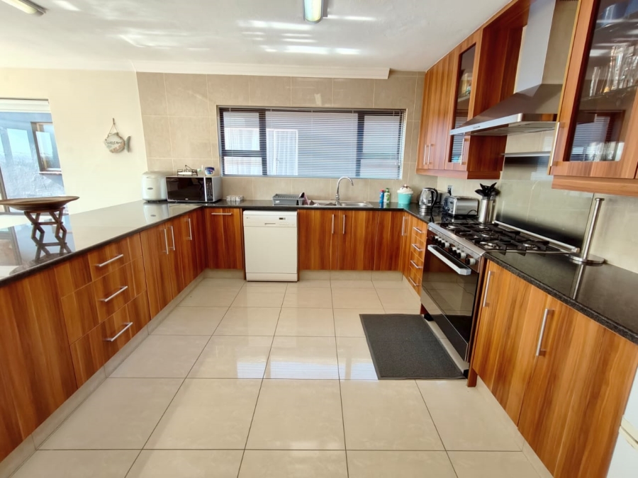 5 Bedroom Property for Sale in Misty Bay Gauteng