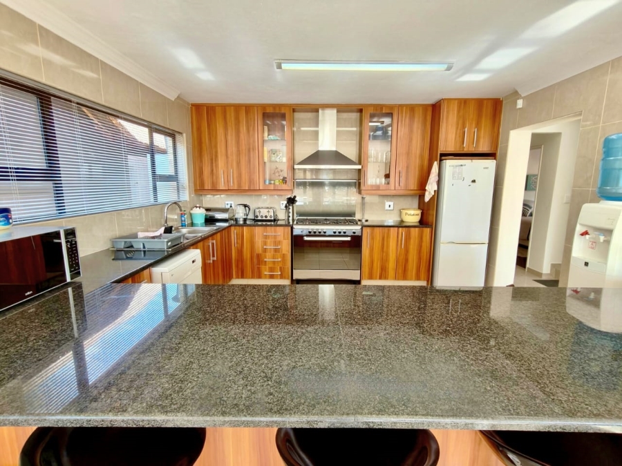 5 Bedroom Property for Sale in Misty Bay Gauteng
