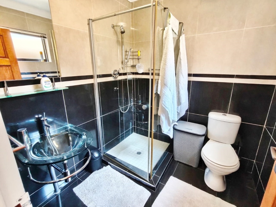 5 Bedroom Property for Sale in Misty Bay Gauteng