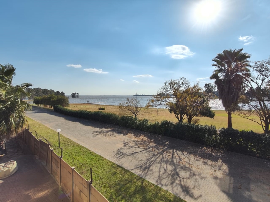 5 Bedroom Property for Sale in Misty Bay Gauteng