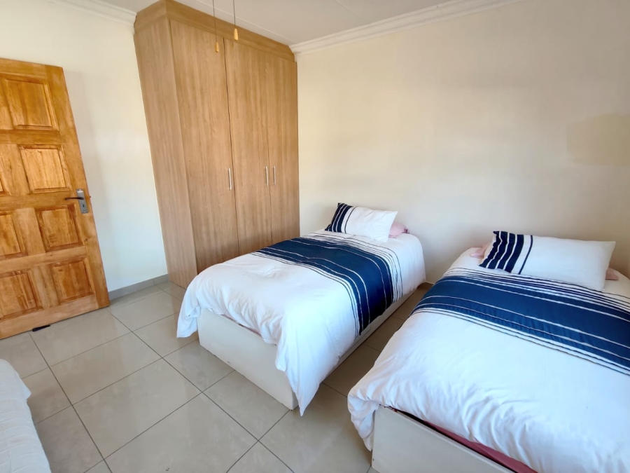 5 Bedroom Property for Sale in Misty Bay Gauteng