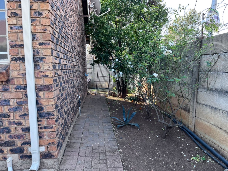 1 Bedroom Property for Sale in Three Rivers East Gauteng