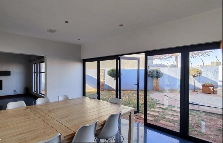 5 Bedroom Property for Sale in Glen Erasmia Gauteng