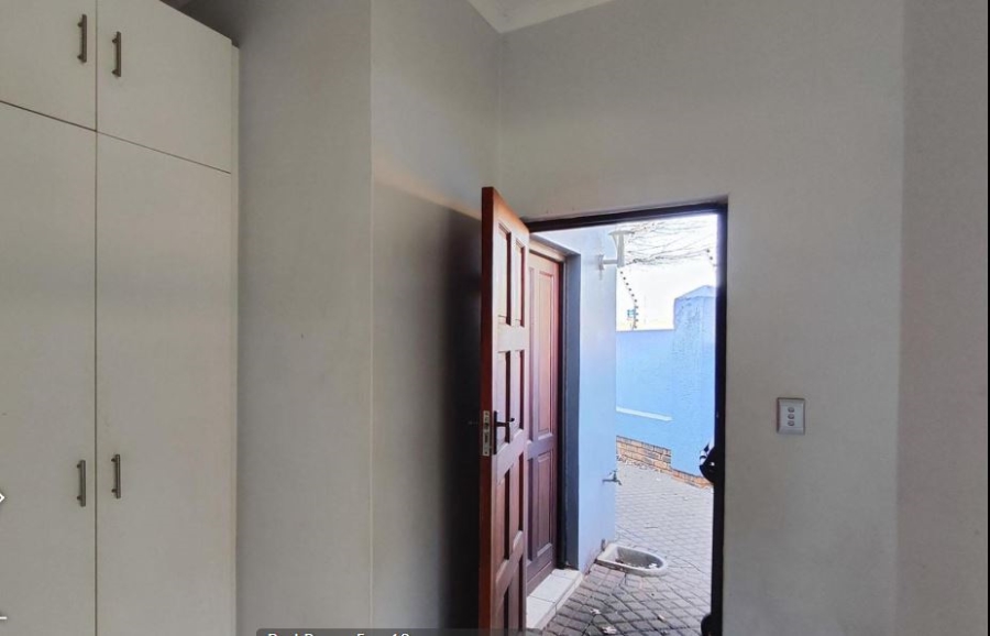 5 Bedroom Property for Sale in Glen Erasmia Gauteng