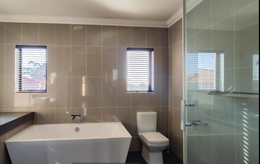 5 Bedroom Property for Sale in Glen Erasmia Gauteng