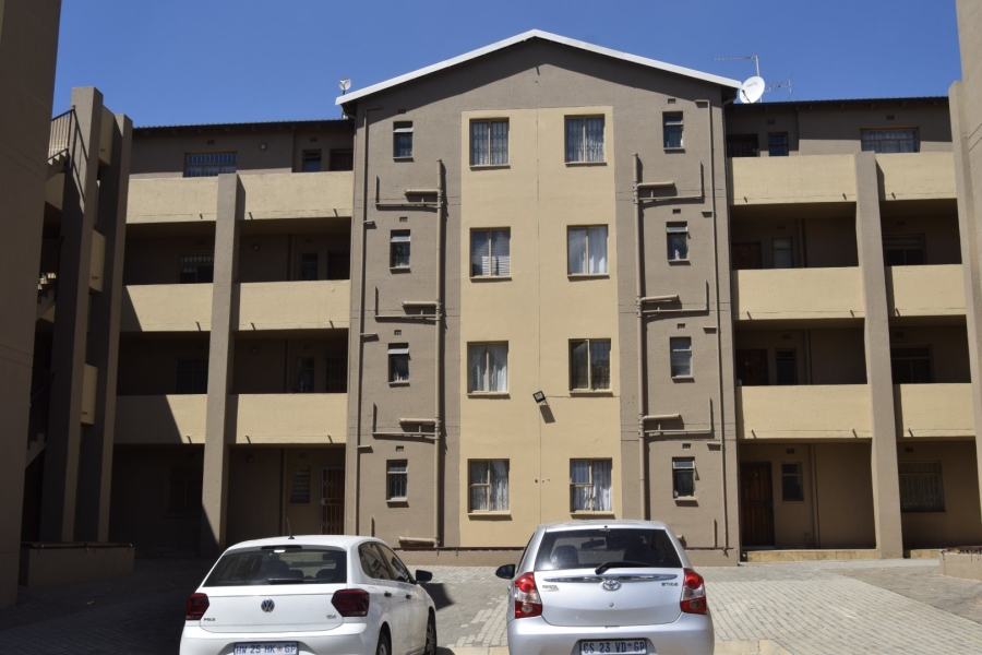 2 Bedroom Property for Sale in Fleurhof Gauteng
