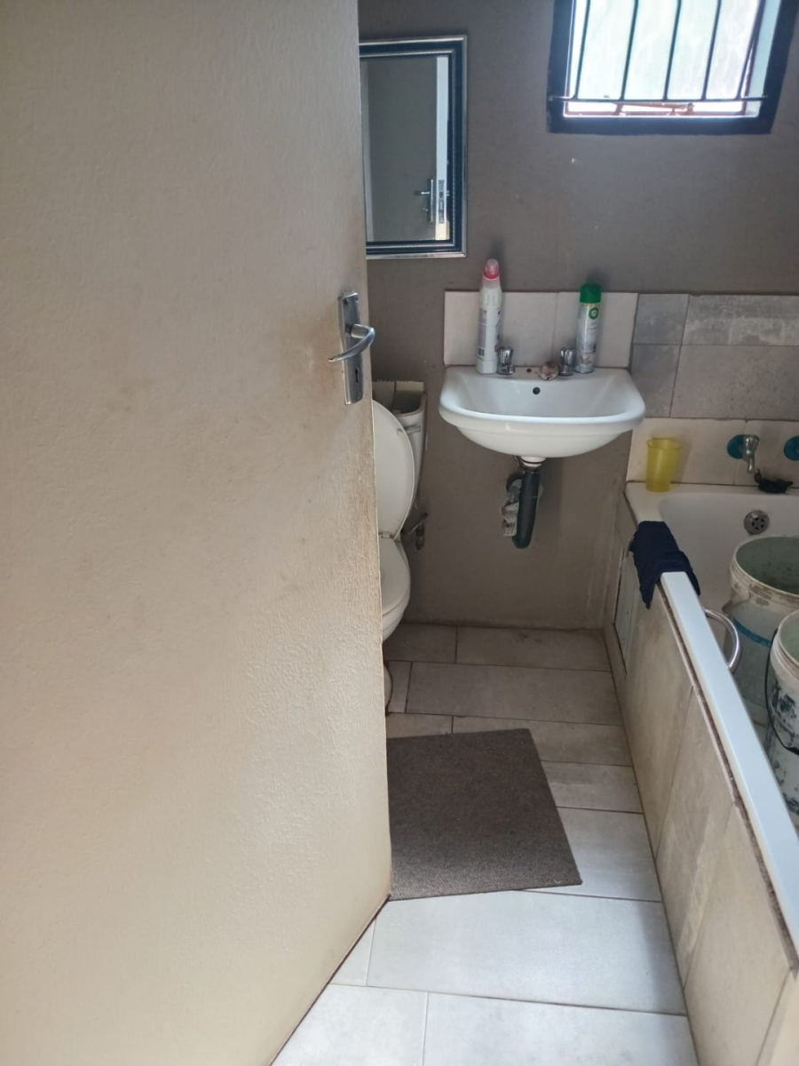 2 Bedroom Property for Sale in Olievenhoutbosch Gauteng