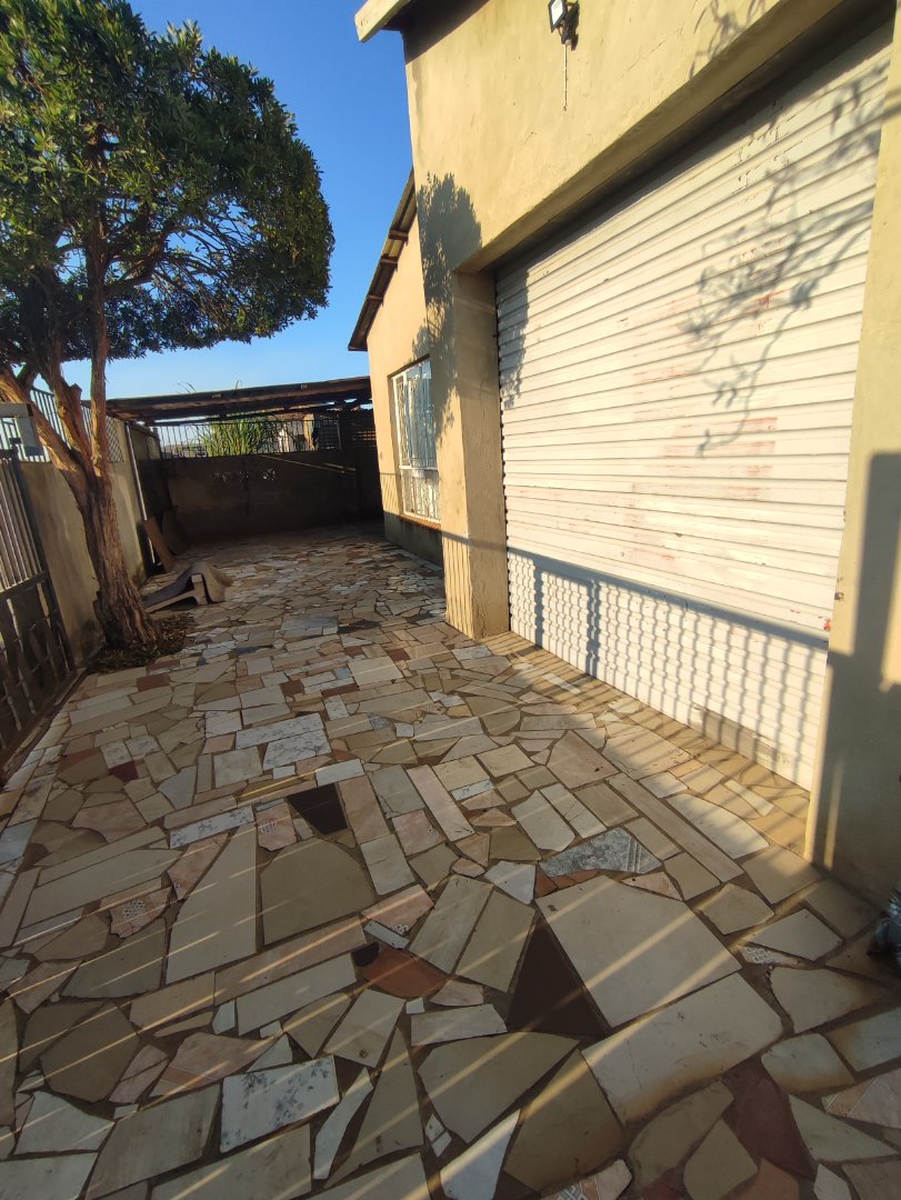 4 Bedroom Property for Sale in Etwatwa Gauteng