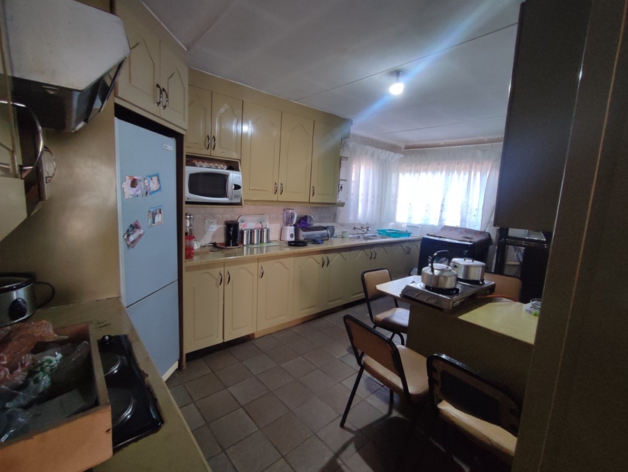 4 Bedroom Property for Sale in Etwatwa Gauteng