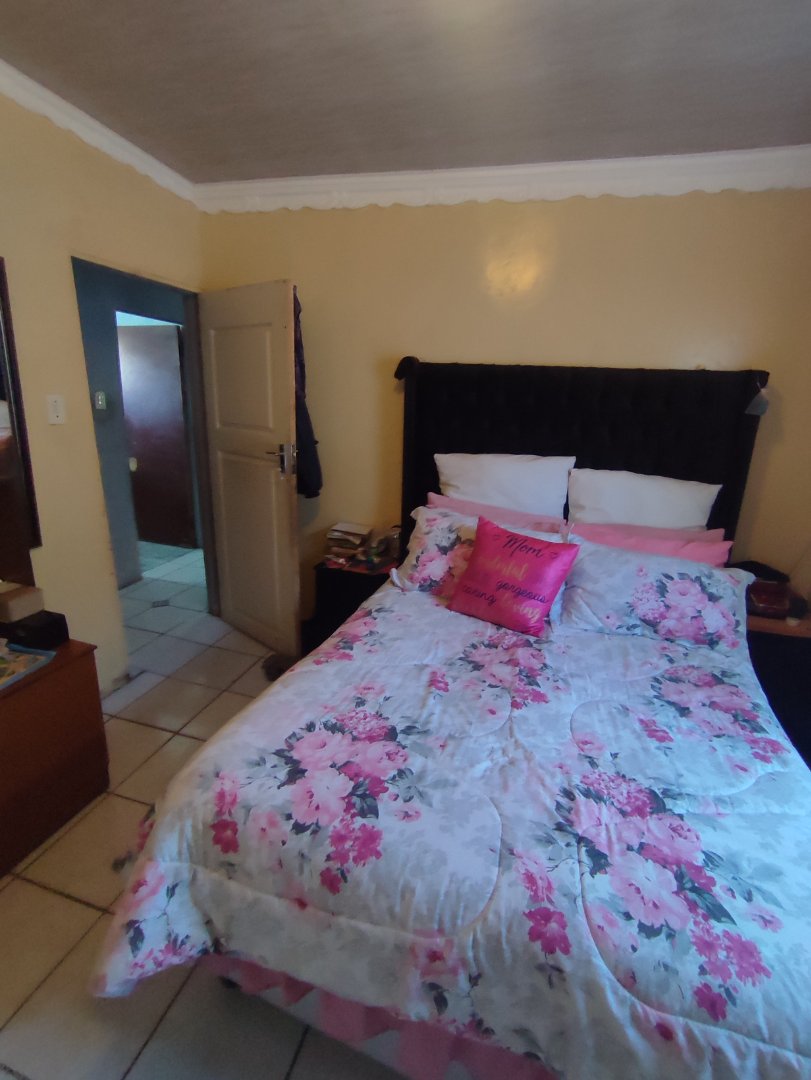 4 Bedroom Property for Sale in Etwatwa Gauteng