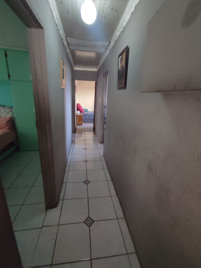 4 Bedroom Property for Sale in Etwatwa Gauteng