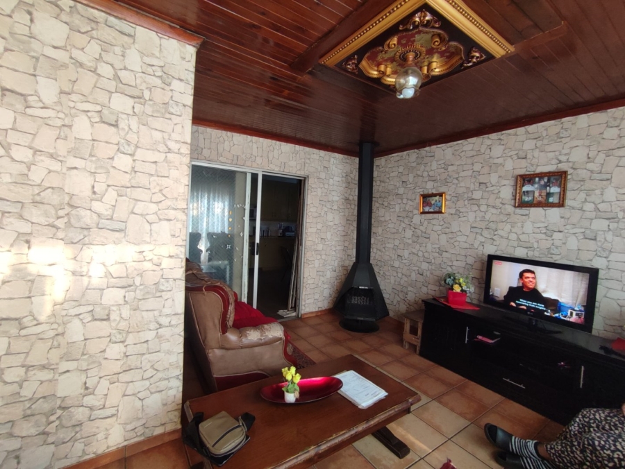 4 Bedroom Property for Sale in Etwatwa Gauteng