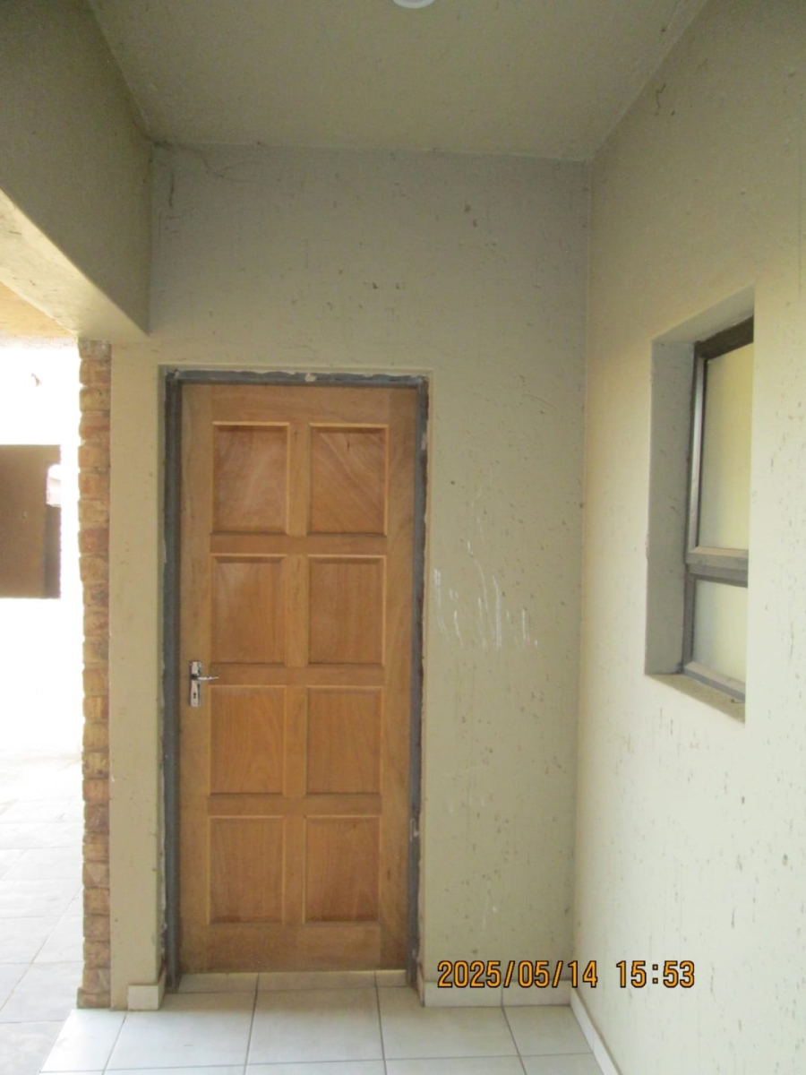 1 Bedroom Property for Sale in Naledi Gauteng