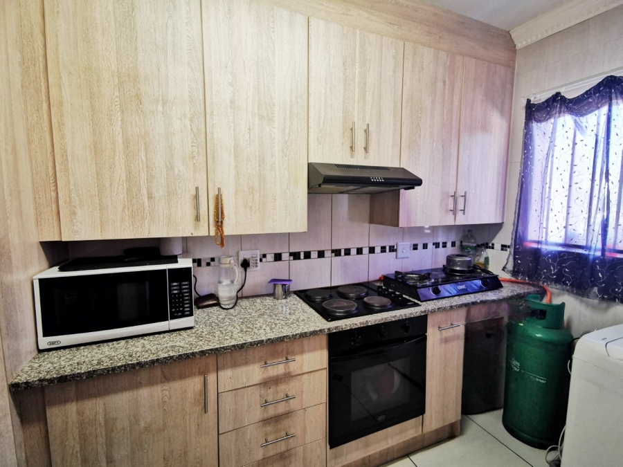 To Let 2 Bedroom Property for Rent in Erasmia Gauteng