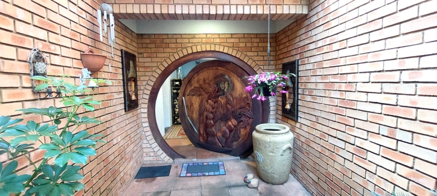 5 Bedroom Property for Sale in Raslouw Gauteng